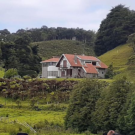 Chacara Com Wi-Fi, Churrasqueira E Lazer Em Cunha Dış mekan fotoğraf